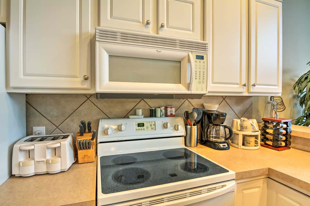 2 Pools! Group-Friendly Unit on Lake of the Ozarks