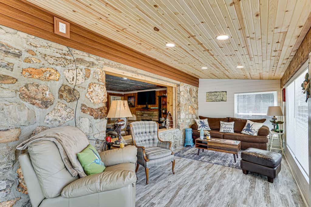 3 Cabins! Lakefront Reunion Retreat in Rocky Mount