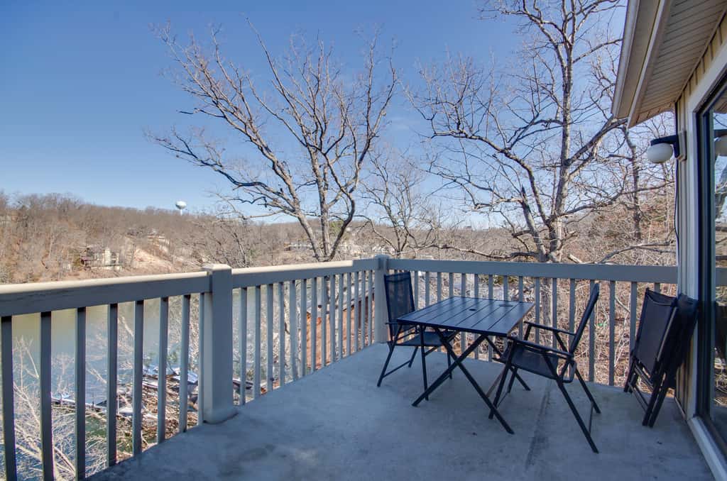 Pool & Lake Access! 3rd-Floor Osage Beach Retreat