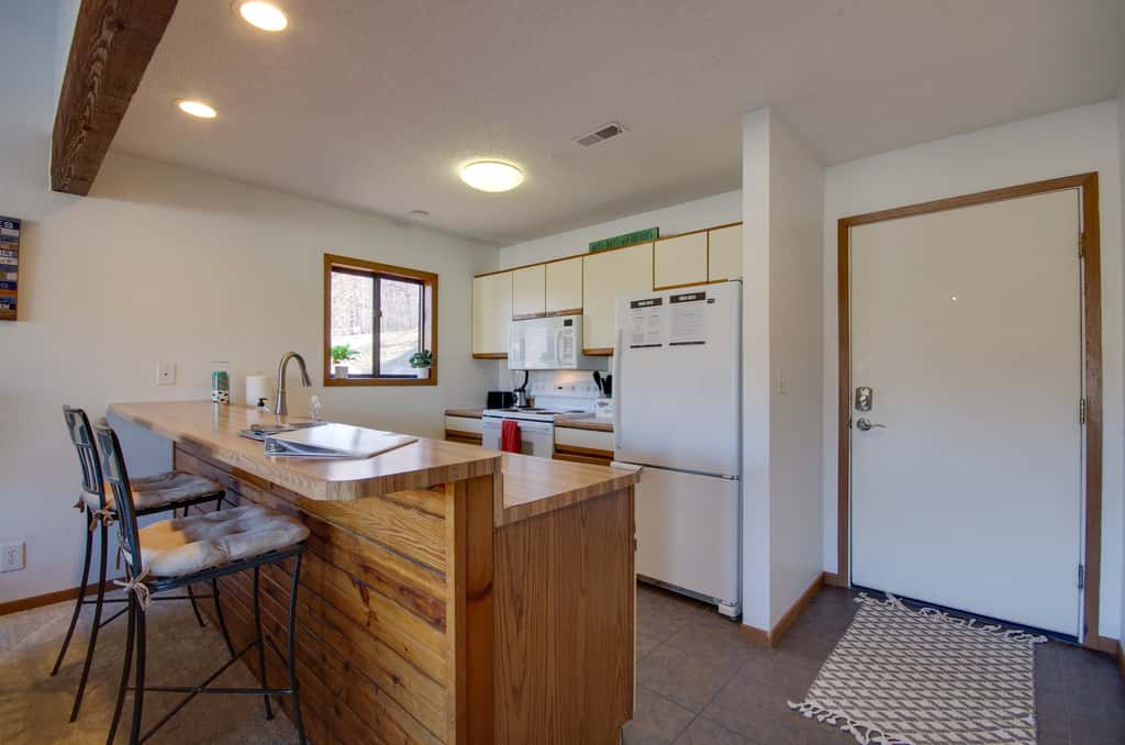 Pool & Lake Access! 3rd-Floor Osage Beach Retreat