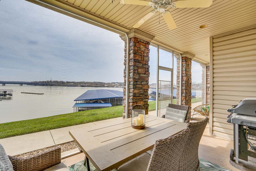 Furnished Porch, Resort Pools! Lands End Condo