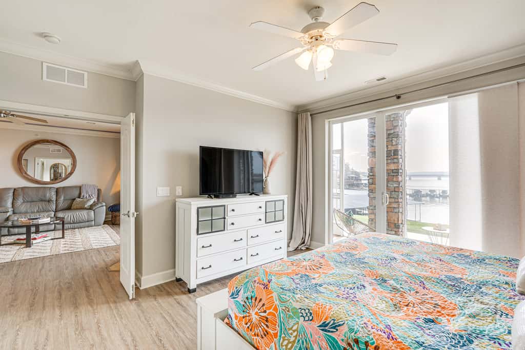 Furnished Porch, Resort Pools! Lands End Condo