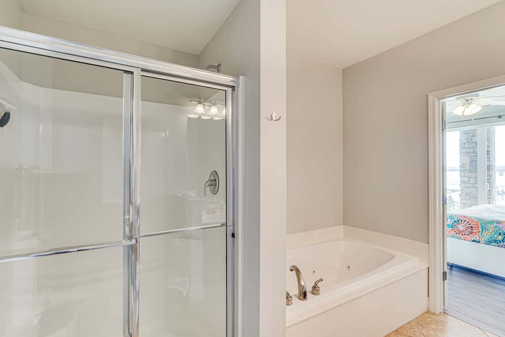 Furnished Porch, Resort Pools! Lands End Condo