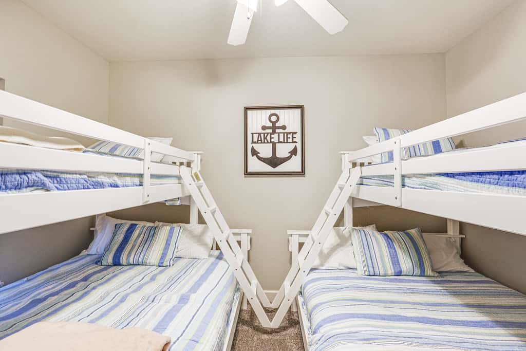 Furnished Porch, Resort Pools! Lands End Condo