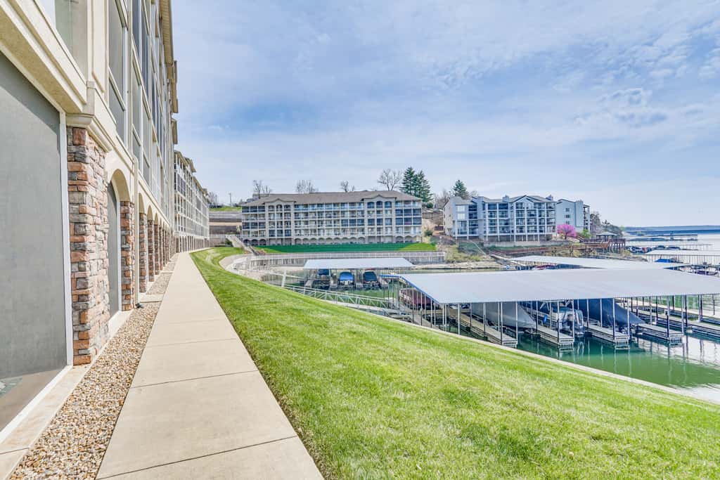 Furnished Porch, Resort Pools! Lands End Condo