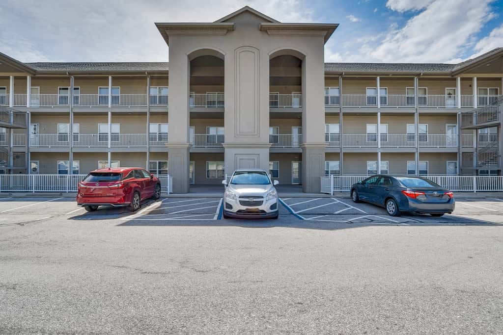 Furnished Porch, Resort Pools! Lands End Condo