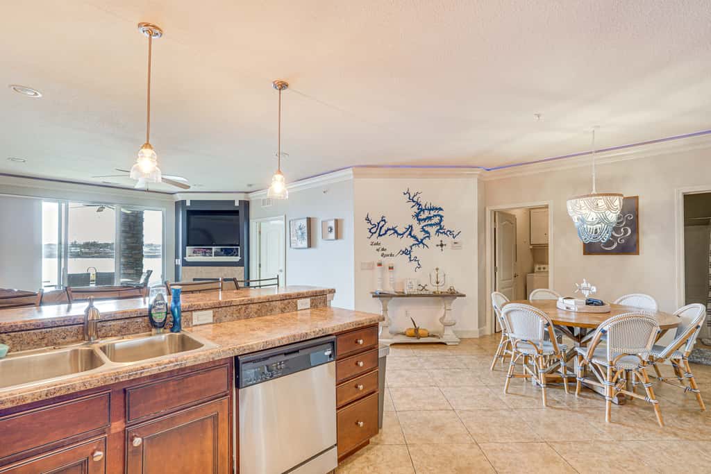 Furnished Porch, Resort Pools! Lands End Condo