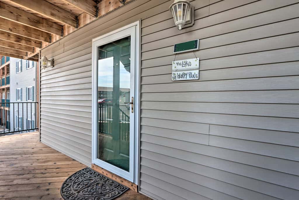 Boat Ramp, Dock & Slip: Step-Free Camdenton Condo!
