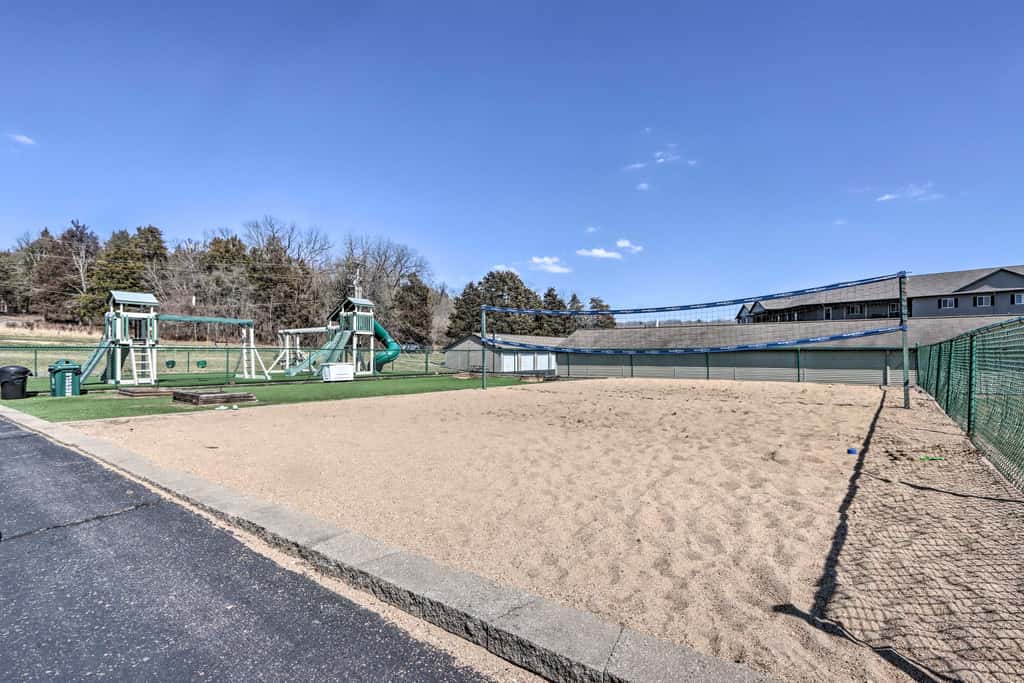 Boat Ramp, Dock & Slip: Step-Free Camdenton Condo!