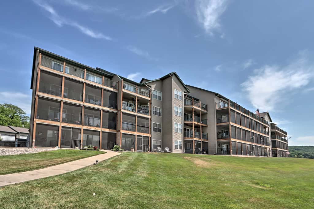 Boat Ramp, Dock & Slip: Step-Free Camdenton Condo!