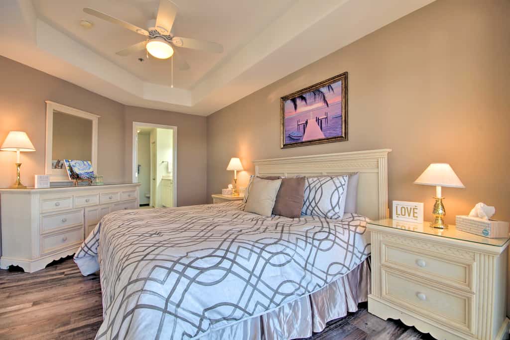 Pool + Water Views! 3rd-Floor Lake Ozark Retreat