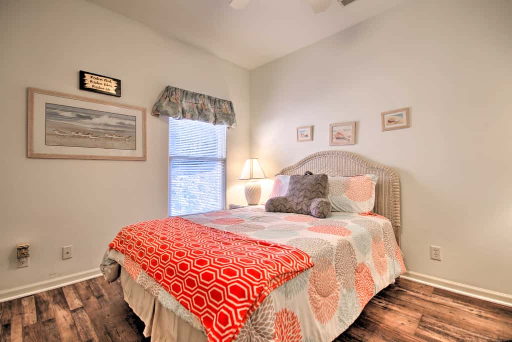 Pool + Water Views! 3rd-Floor Lake Ozark Retreat