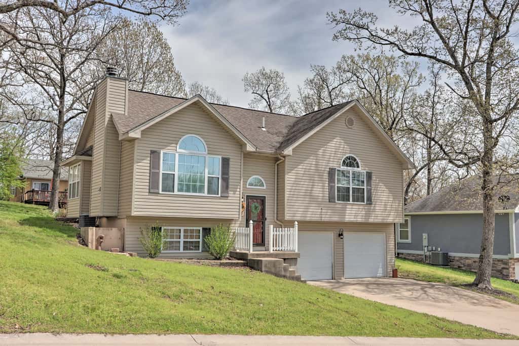 < 1 Mi to Marina: Family-Friendly Osage Beach Home