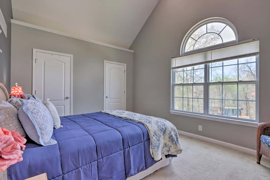 < 1 Mi to Marina: Family-Friendly Osage Beach Home