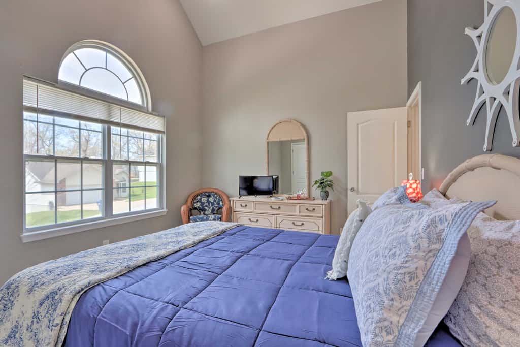 < 1 Mi to Marina: Family-Friendly Osage Beach Home