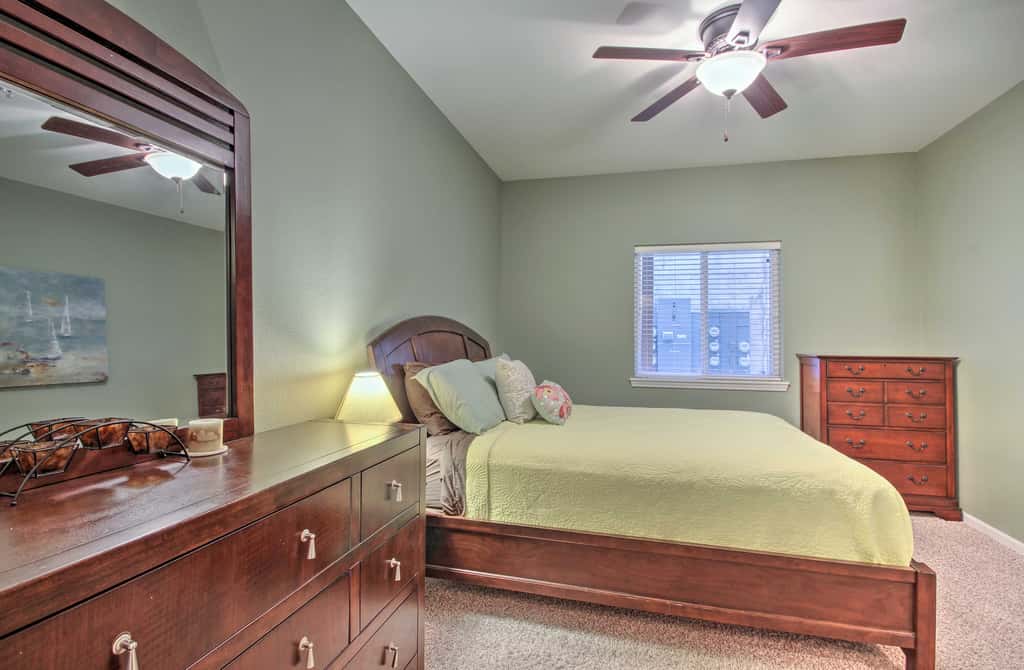 Lake-View Patio, Pool Table! Camdenton Family Unit