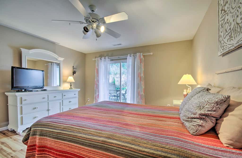 Lake-View Patio, Pool Table! Camdenton Family Unit