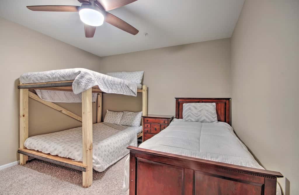 Lake-View Patio, Pool Table! Camdenton Family Unit