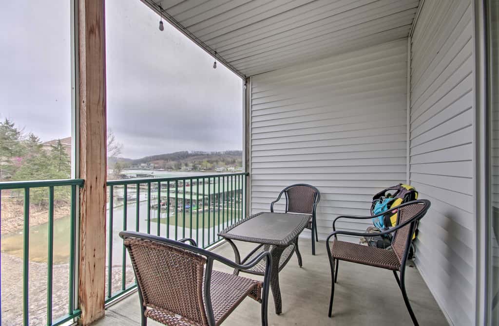 Lake-View Patio, Pool Table! Camdenton Family Unit