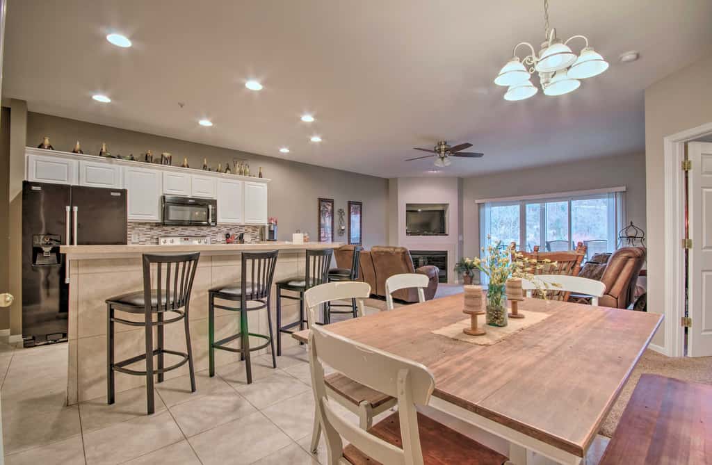 Lake-View Patio, Pool Table! Camdenton Family Unit