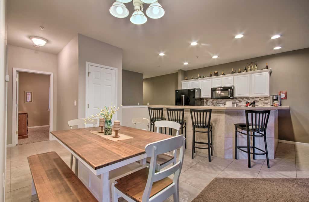 Lake-View Patio, Pool Table! Camdenton Family Unit