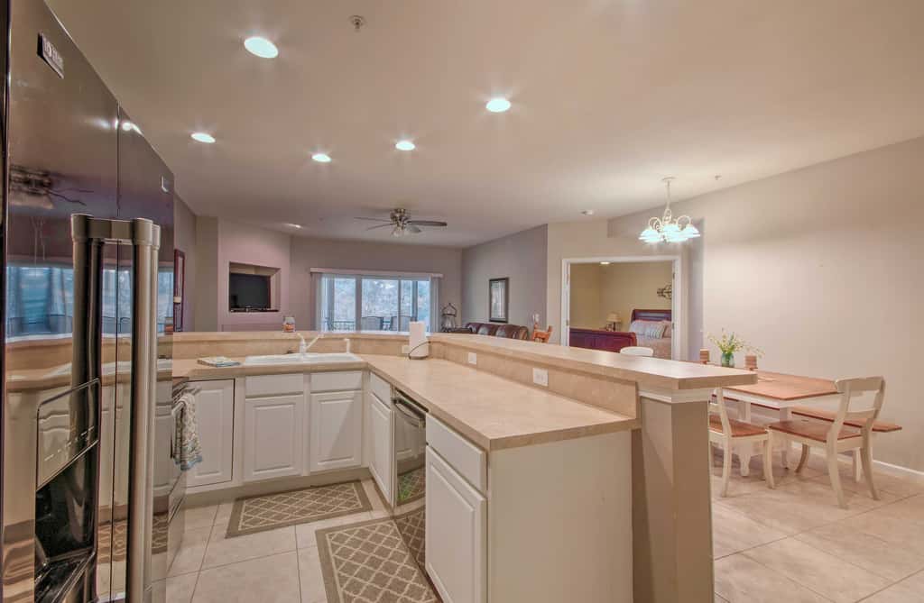 Lake-View Patio, Pool Table! Camdenton Family Unit