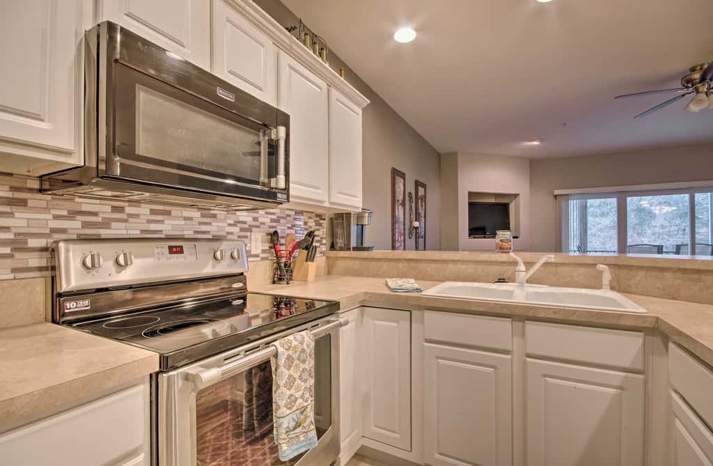 Lake-View Patio, Pool Table! Camdenton Family Unit