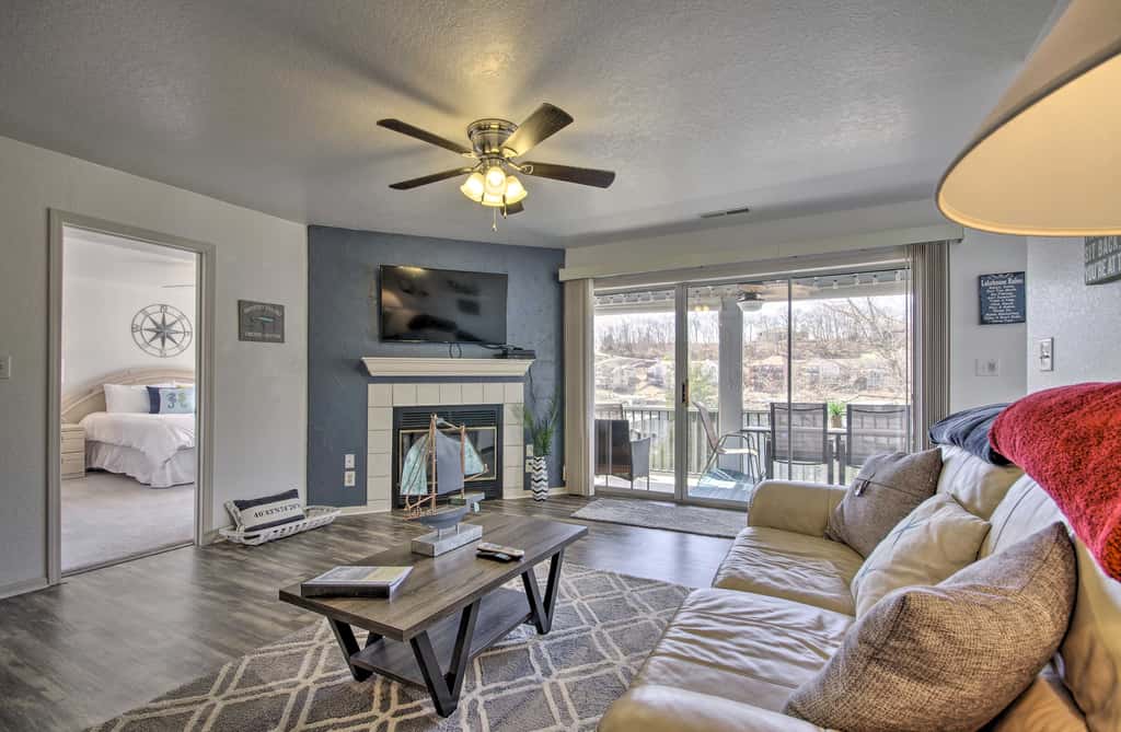 Lake-View Patio, Pool Access! Regatta Bay Condo