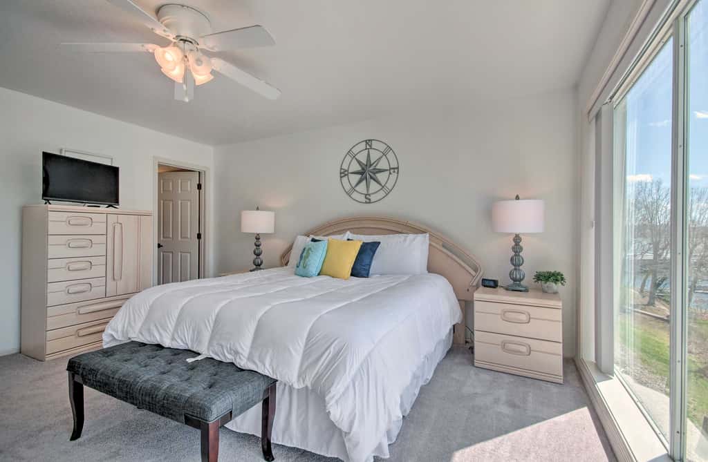 Lake-View Patio, Pool Access! Regatta Bay Condo