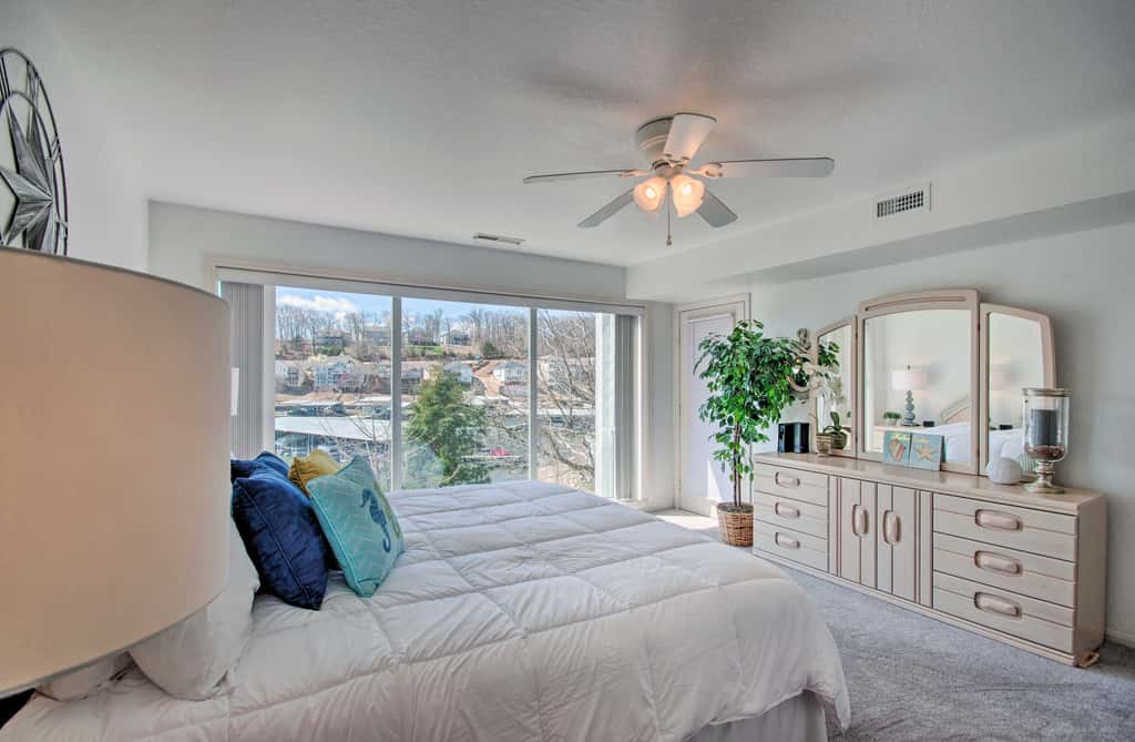 Lake-View Patio, Pool Access! Regatta Bay Condo