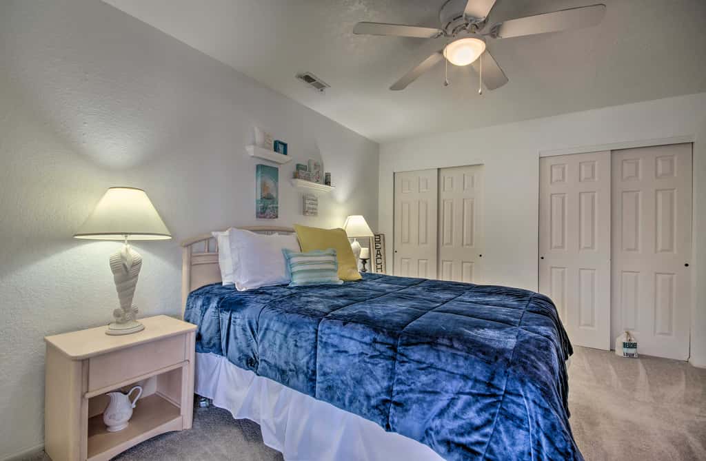 Lake-View Patio, Pool Access! Regatta Bay Condo