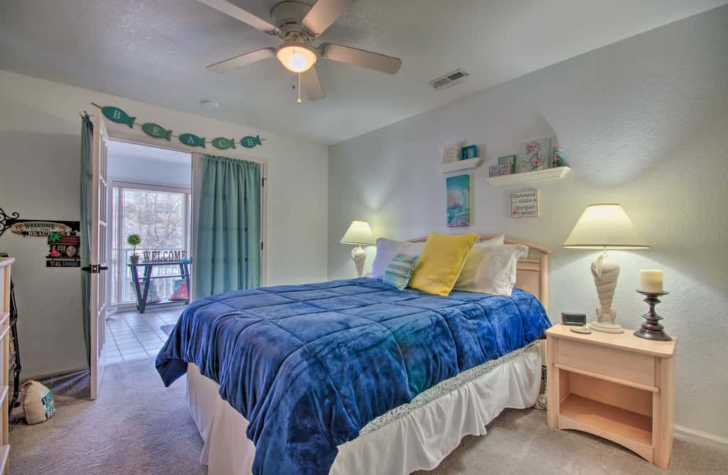Lake-View Patio, Pool Access! Regatta Bay Condo