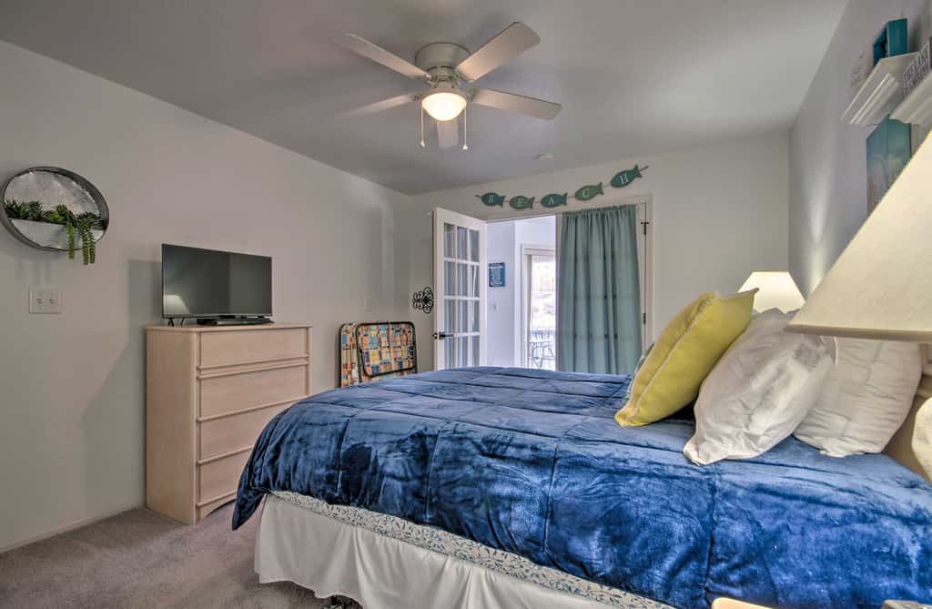 Lake-View Patio, Pool Access! Regatta Bay Condo
