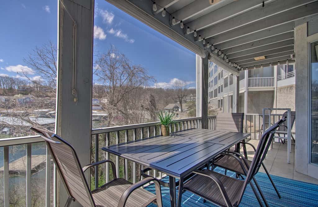 Lake-View Patio, Pool Access! Regatta Bay Condo