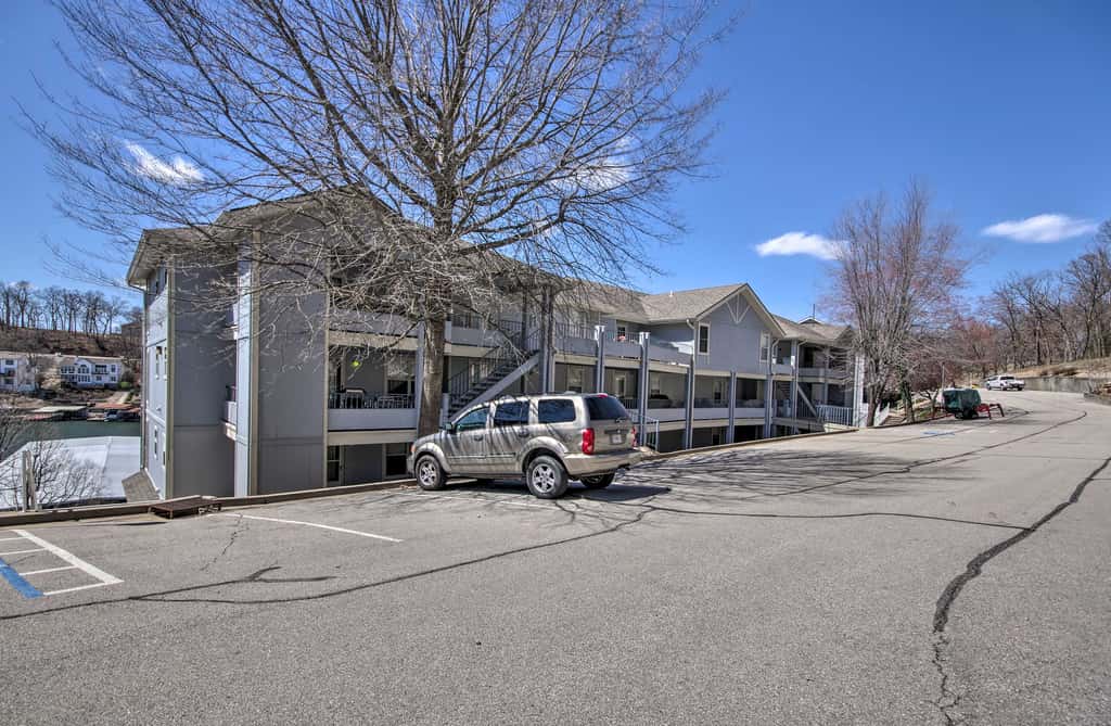 Lake-View Patio, Pool Access! Regatta Bay Condo