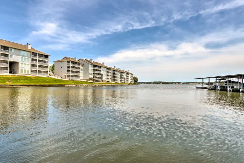 Lake-View Patio, Pool Access! Regatta Bay Condo