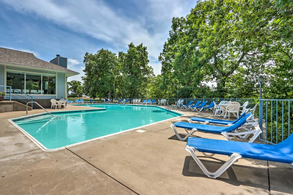 Lake-View Patio, Pool Access! Regatta Bay Condo