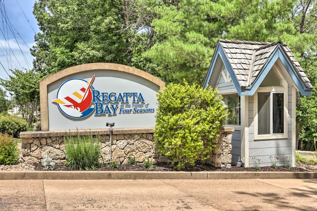 Lake-View Patio, Pool Access! Regatta Bay Condo