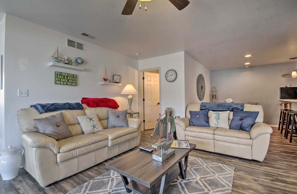 Lake-View Patio, Pool Access! Regatta Bay Condo