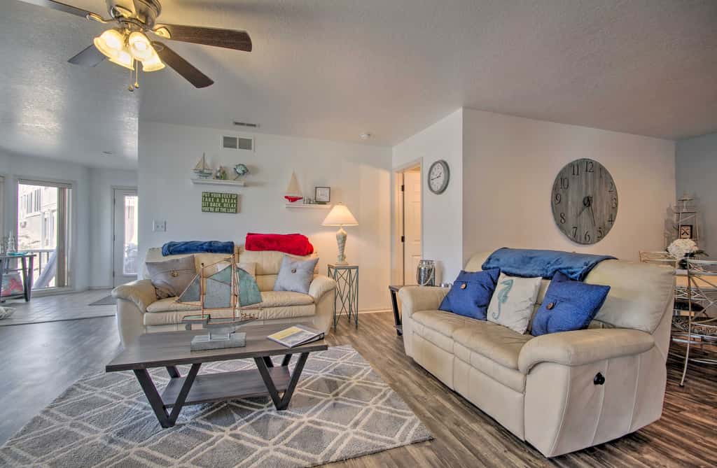 Lake-View Patio, Pool Access! Regatta Bay Condo