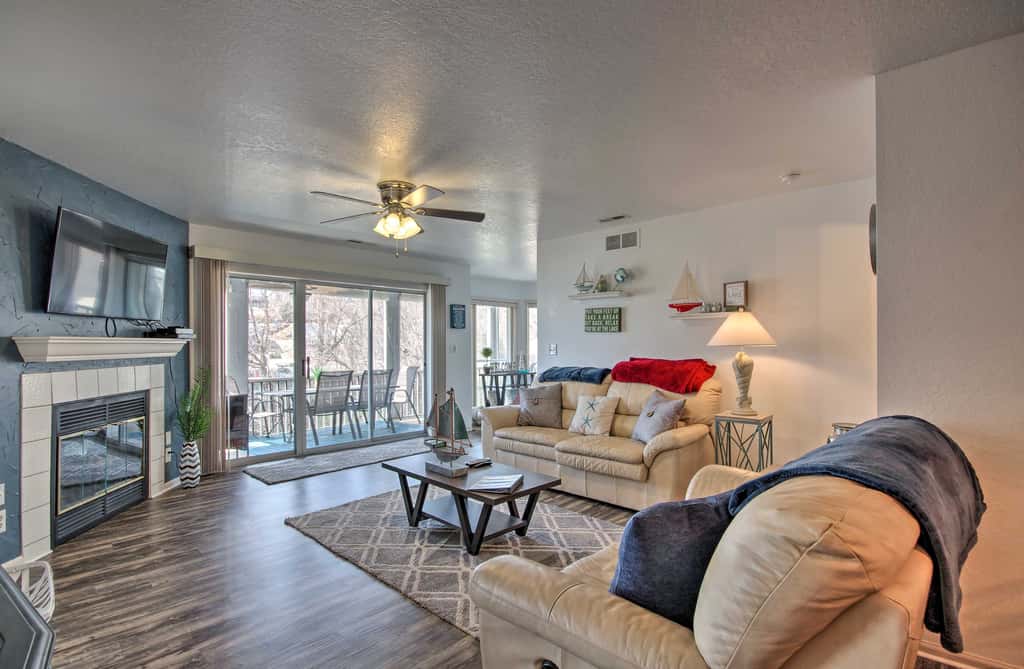 Lake-View Patio, Pool Access! Regatta Bay Condo