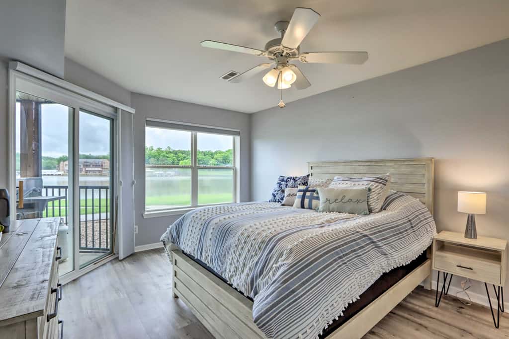 Poolside Fun! Lake-View Camdenton Condo
