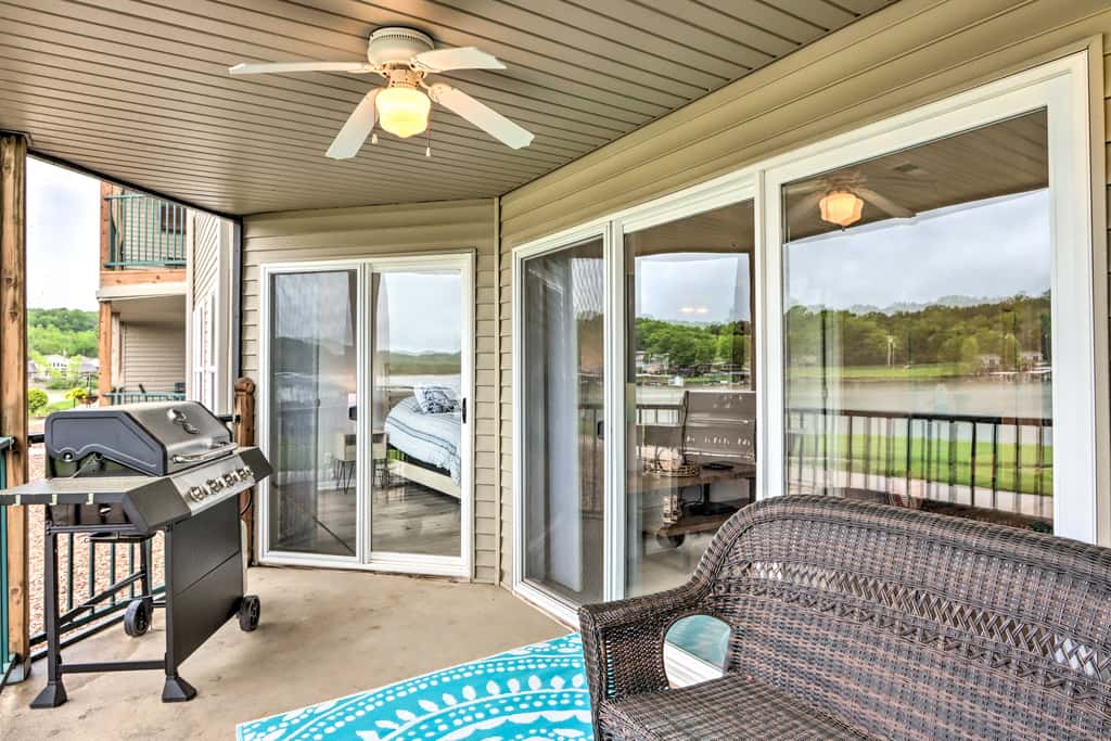 Poolside Fun! Lake-View Camdenton Condo