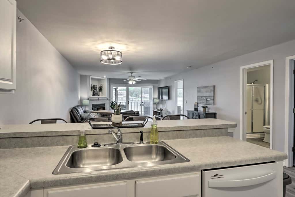 Poolside Fun! Lake-View Camdenton Condo