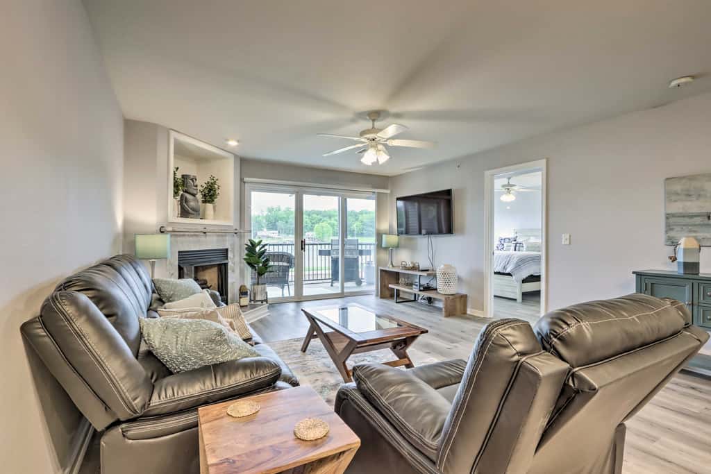 Poolside Fun! Lake-View Camdenton Condo
