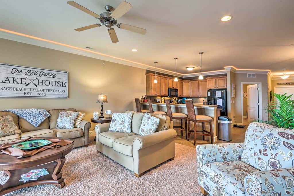 Lakefront Patio, Pool Access! Lands End Condo