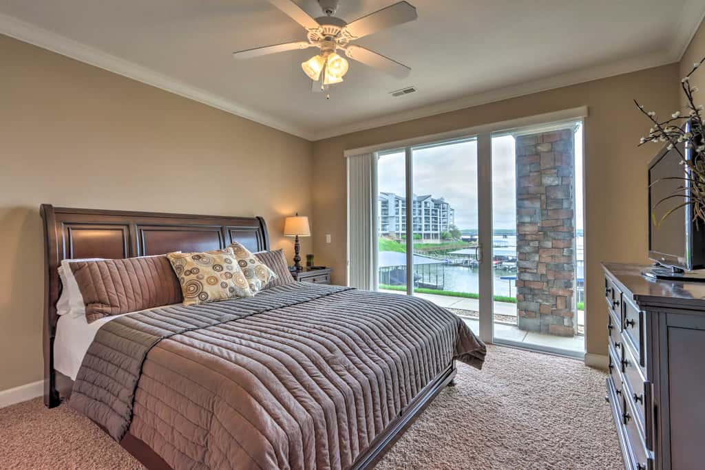 Lakefront Patio, Pool Access! Lands End Condo