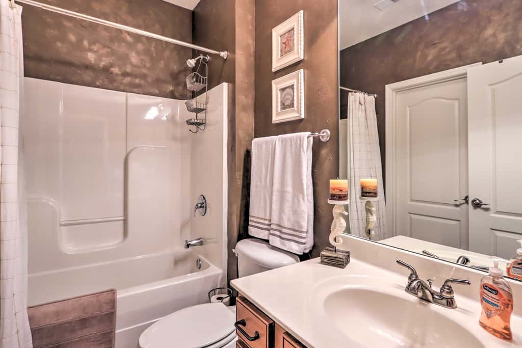 Lakefront Patio, Pool Access! Lands End Condo