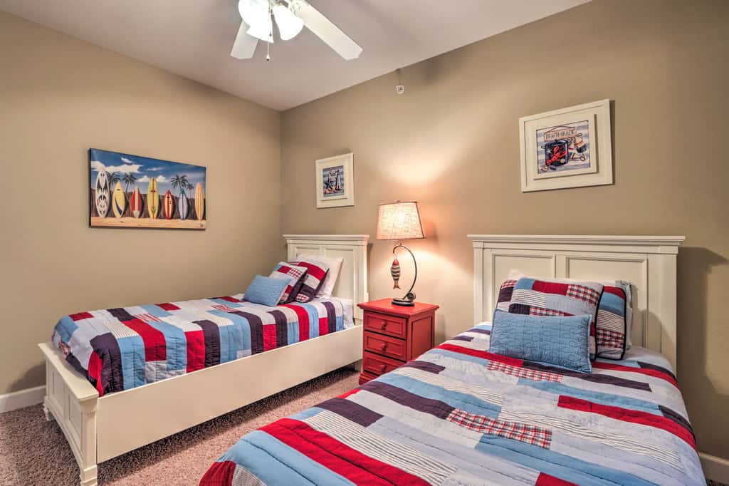 Lakefront Patio, Pool Access! Lands End Condo