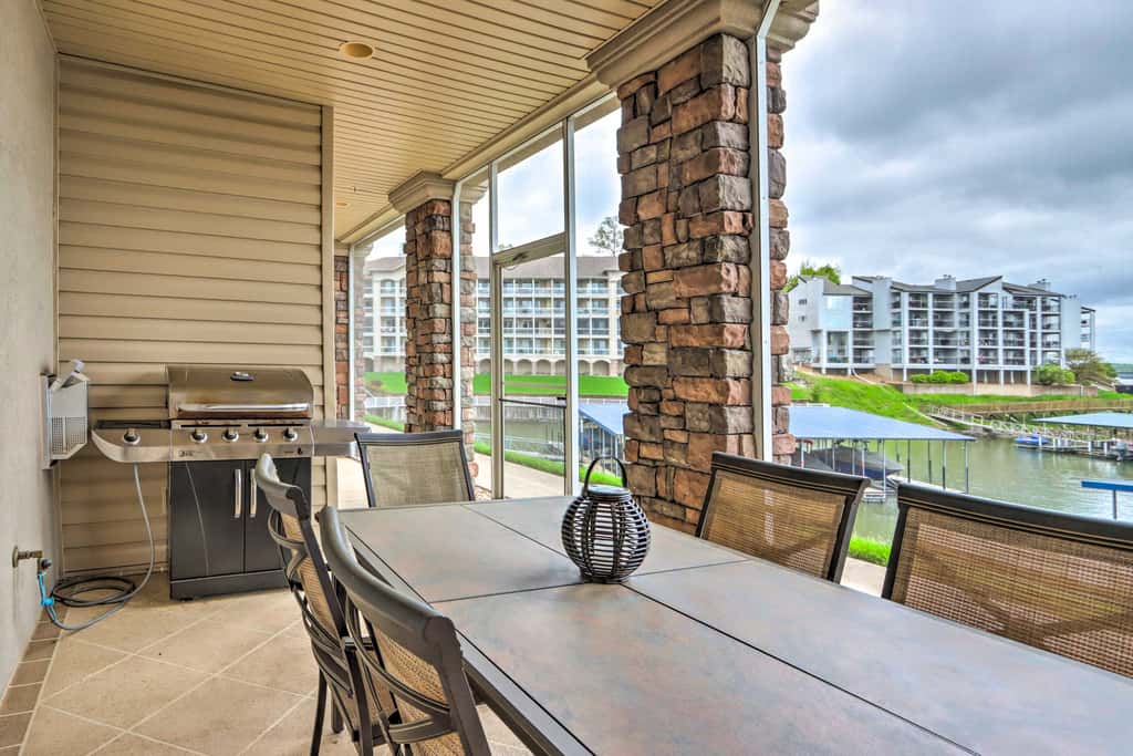 Lakefront Patio, Pool Access! Lands End Condo